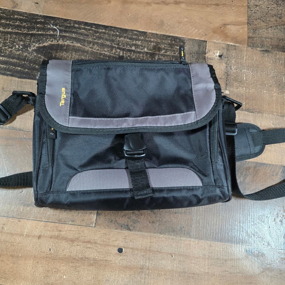 Targus TSM148-50 CityGear Mini Messenger Travel Bag Tablet Ipad Notebook Case